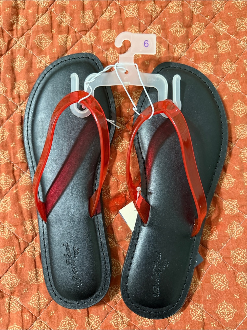 Universal Thread Black Flip-Flop Sandals with Red Straps